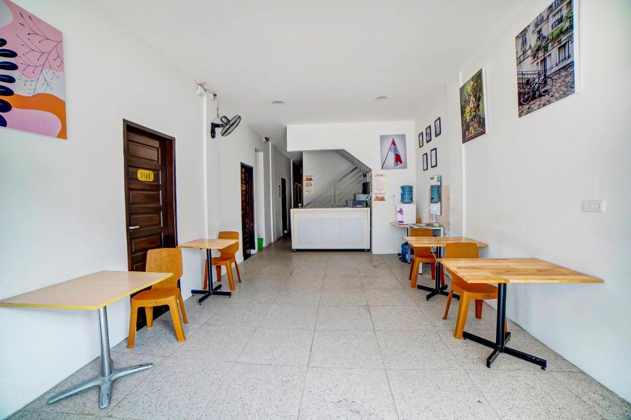 Oyo 91211 Mega Comfort Guest House Medan Exterior foto